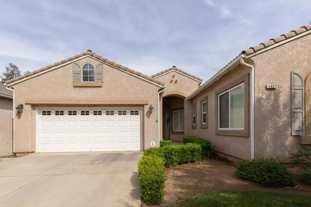 1827 Joshua Avenue Clovis, CA 93619