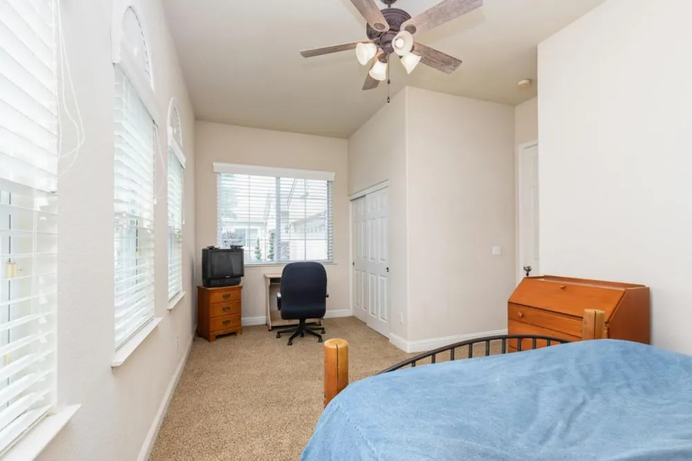 1827 Joshua Avenue Clovis, CA 93619