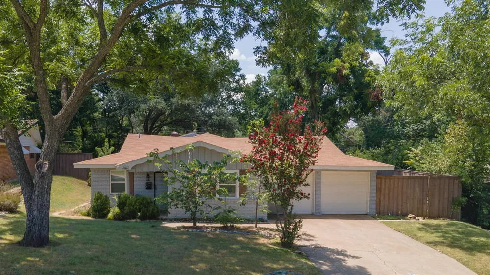 7362 Robinhood Lane Fort Worth, TX 76112