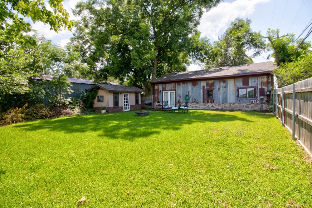 12 Old Shawnee Trail Drive Gordonville, TX 76245