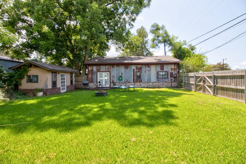 12 Old Shawnee Trail Drive Gordonville, TX 76245