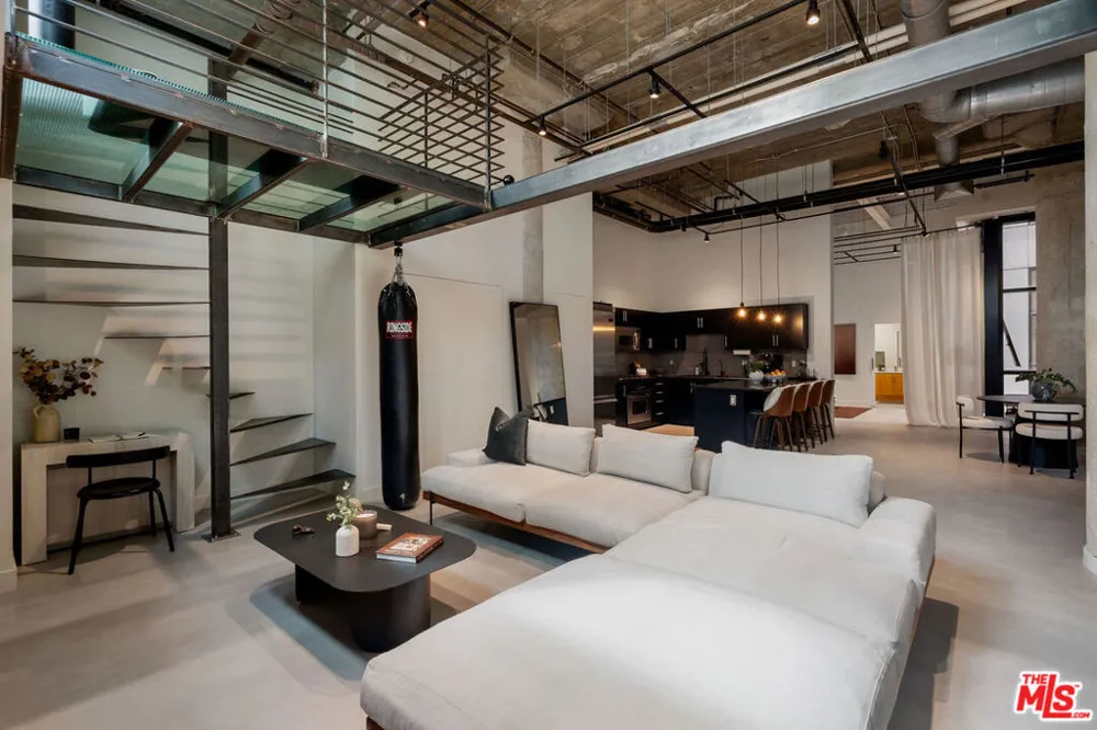 330 W 11th Street #104 Los Angeles, CA 90015