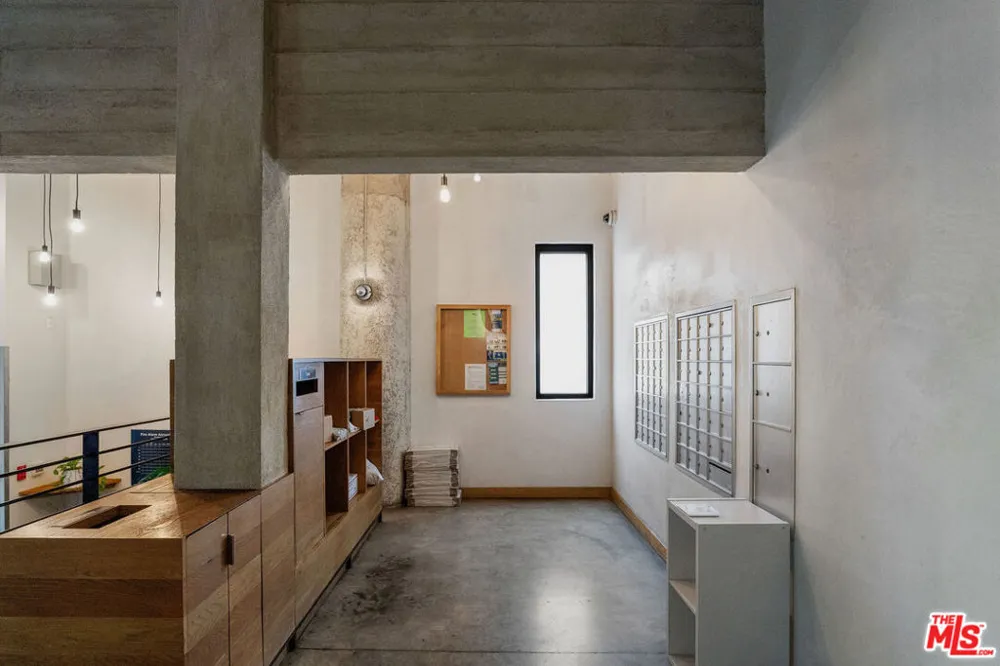 330 W 11th Street #104 Los Angeles, CA 90015