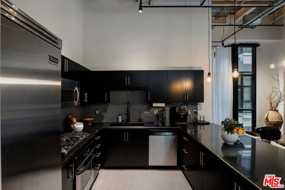 330 W 11th Street #104 Los Angeles, CA 90015