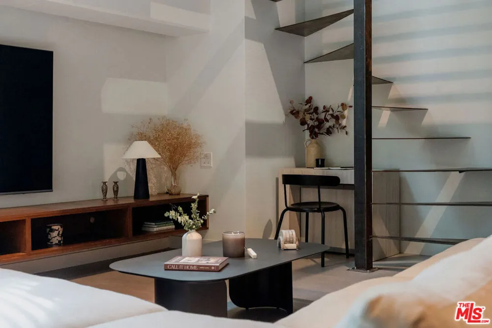 330 W 11th Street #104 Los Angeles, CA 90015