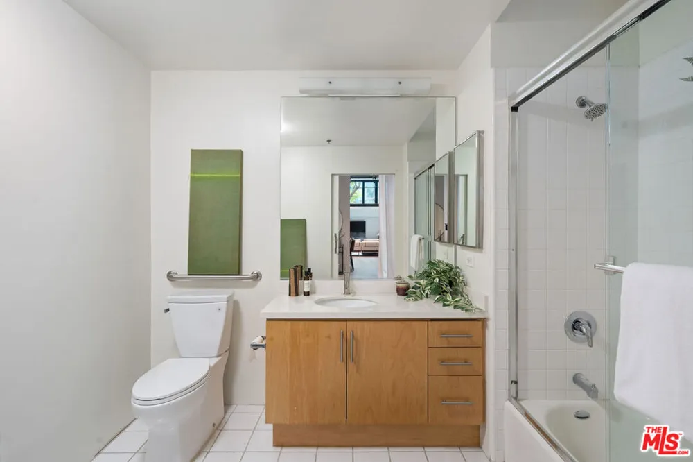 330 W 11th Street #104 Los Angeles, CA 90015