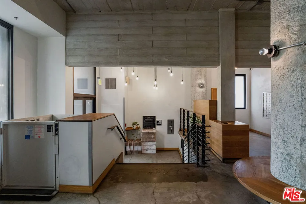 330 W 11th Street #104 Los Angeles, CA 90015