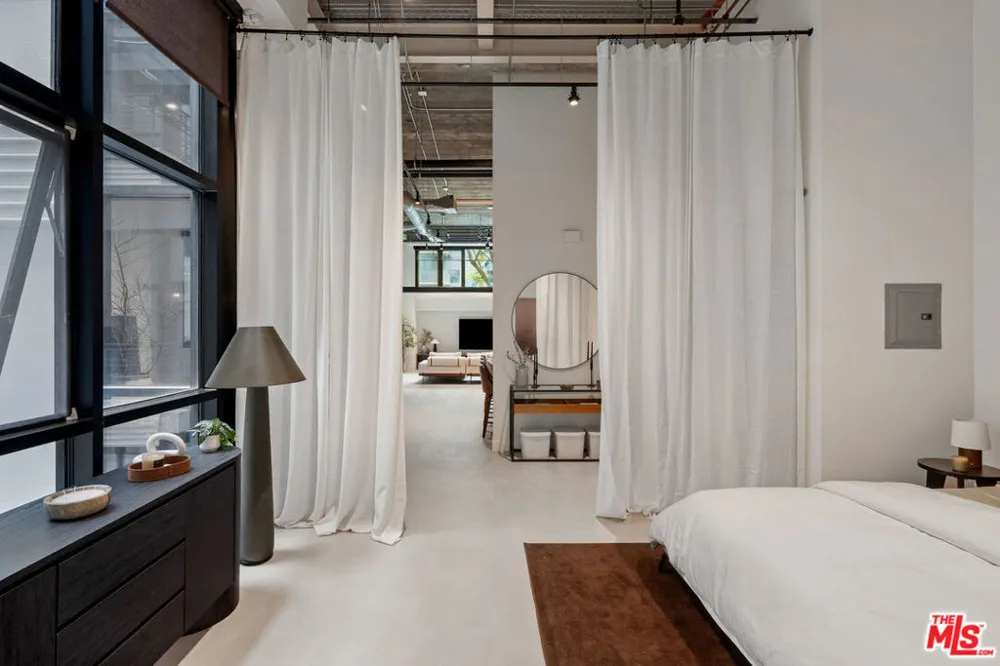 330 W 11th Street #104 Los Angeles, CA 90015