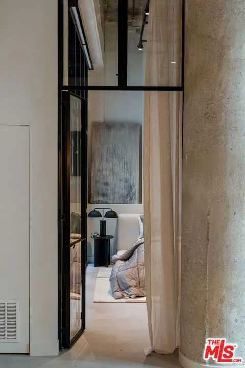 330 W 11th Street #104 Los Angeles, CA 90015