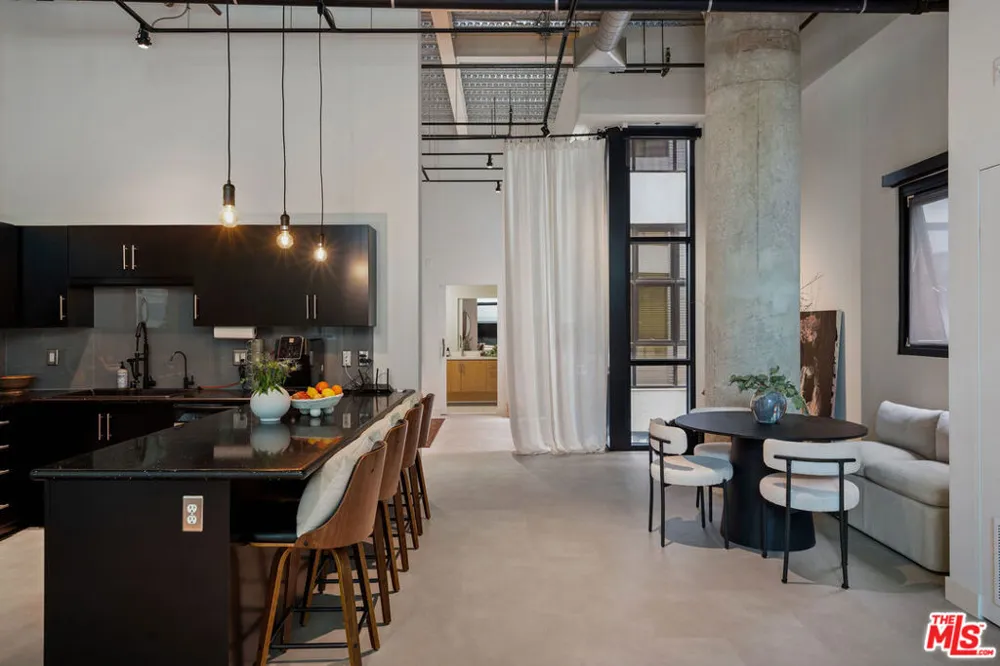 330 W 11th Street #104 Los Angeles, CA 90015
