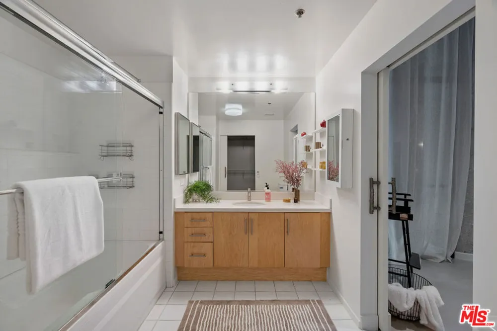 330 W 11th Street #104 Los Angeles, CA 90015