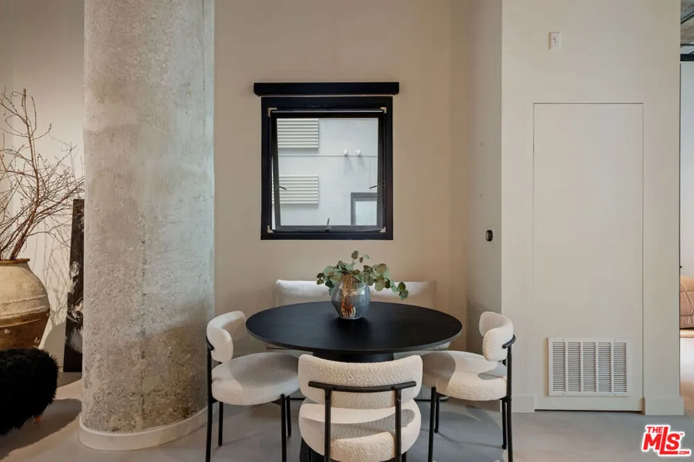330 W 11th Street #104 Los Angeles, CA 90015