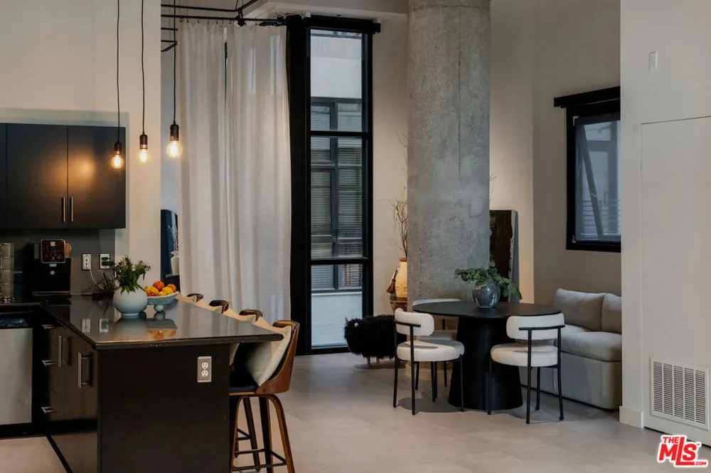 330 W 11th Street #104 Los Angeles, CA 90015