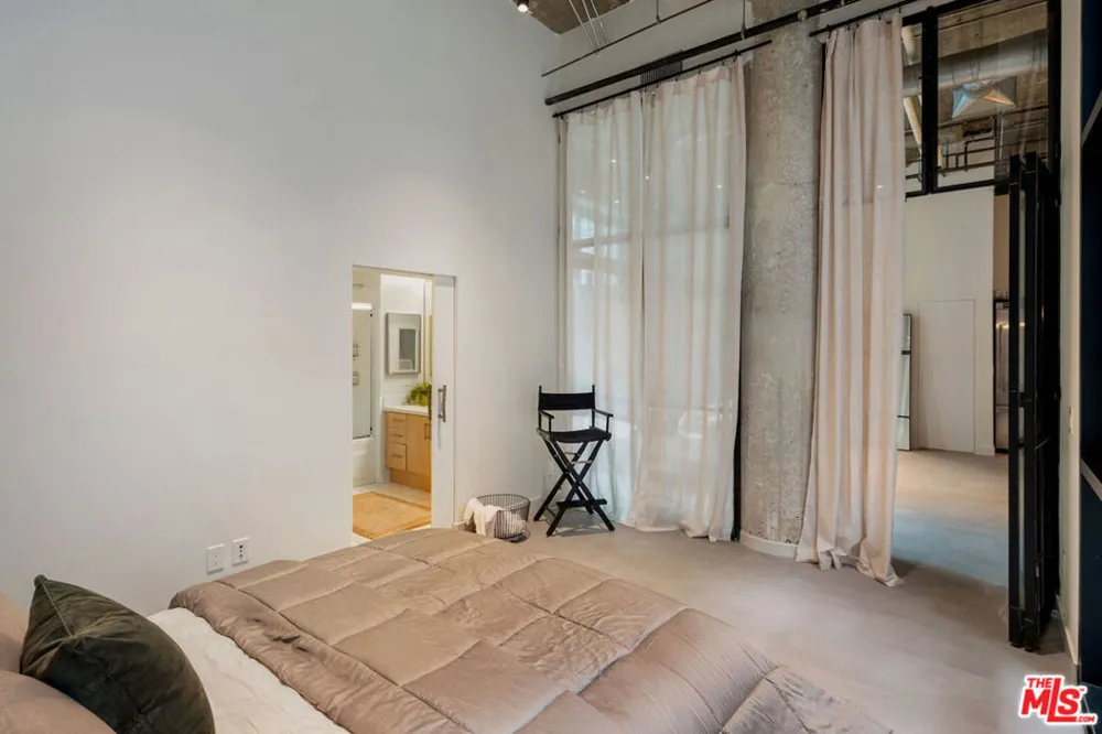 330 W 11th Street #104 Los Angeles, CA 90015