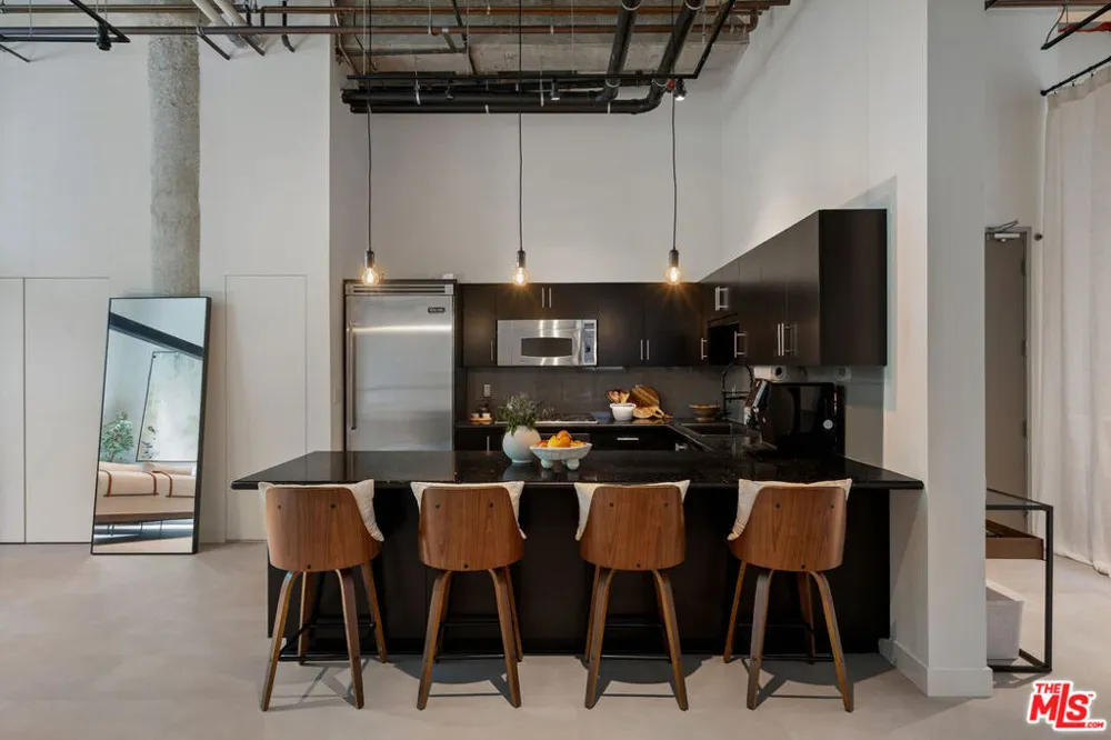 330 W 11th Street #104 Los Angeles, CA 90015