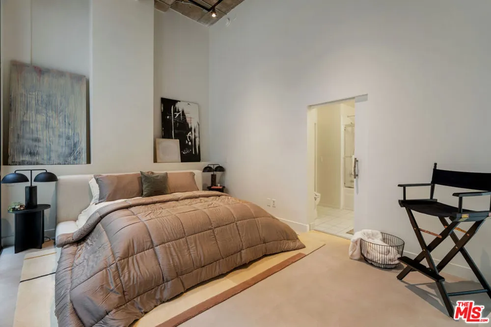 330 W 11th Street #104 Los Angeles, CA 90015
