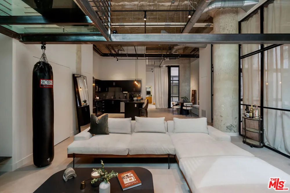 330 W 11th Street #104 Los Angeles, CA 90015