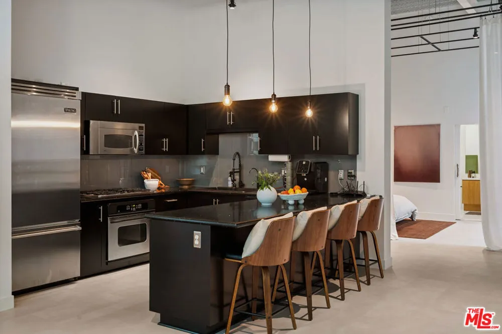 330 W 11th Street #104 Los Angeles, CA 90015