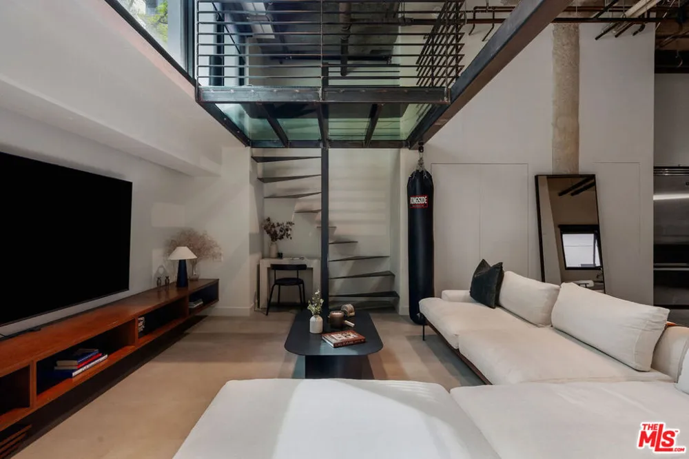 330 W 11th Street #104 Los Angeles, CA 90015