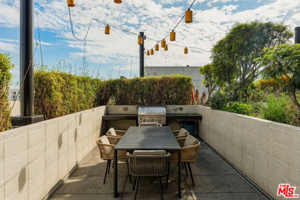 330 W 11th Street #104 Los Angeles, CA 90015