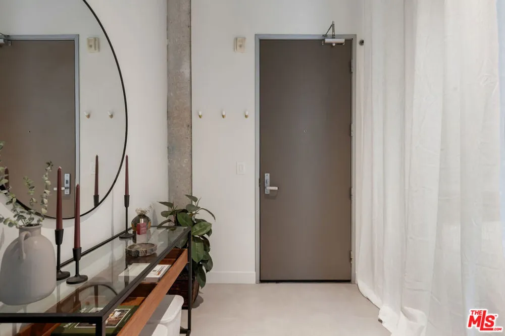 330 W 11th Street #104 Los Angeles, CA 90015