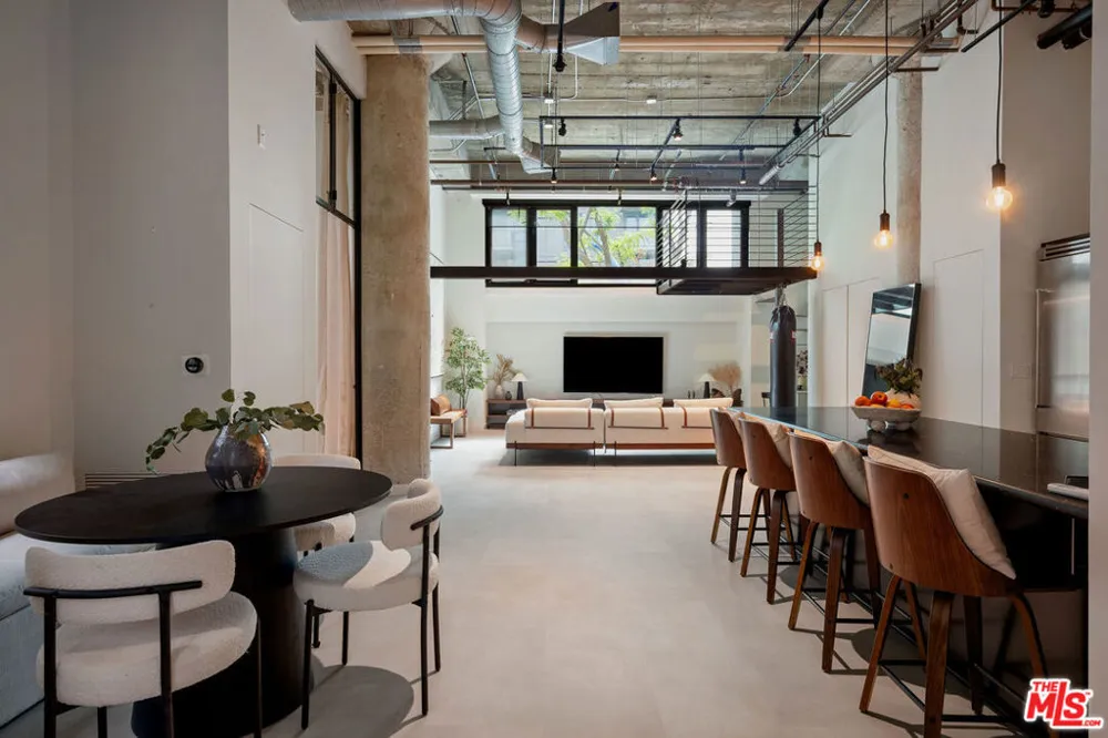 330 W 11th Street #104 Los Angeles, CA 90015