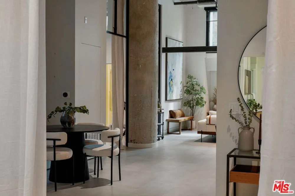 330 W 11th Street #104 Los Angeles, CA 90015