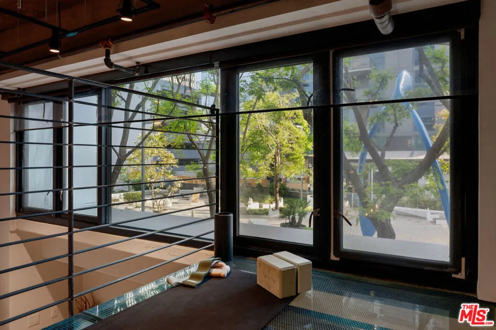 330 W 11th Street #104 Los Angeles, CA 90015