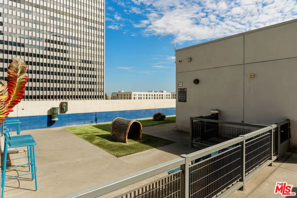 330 W 11th Street #104 Los Angeles, CA 90015