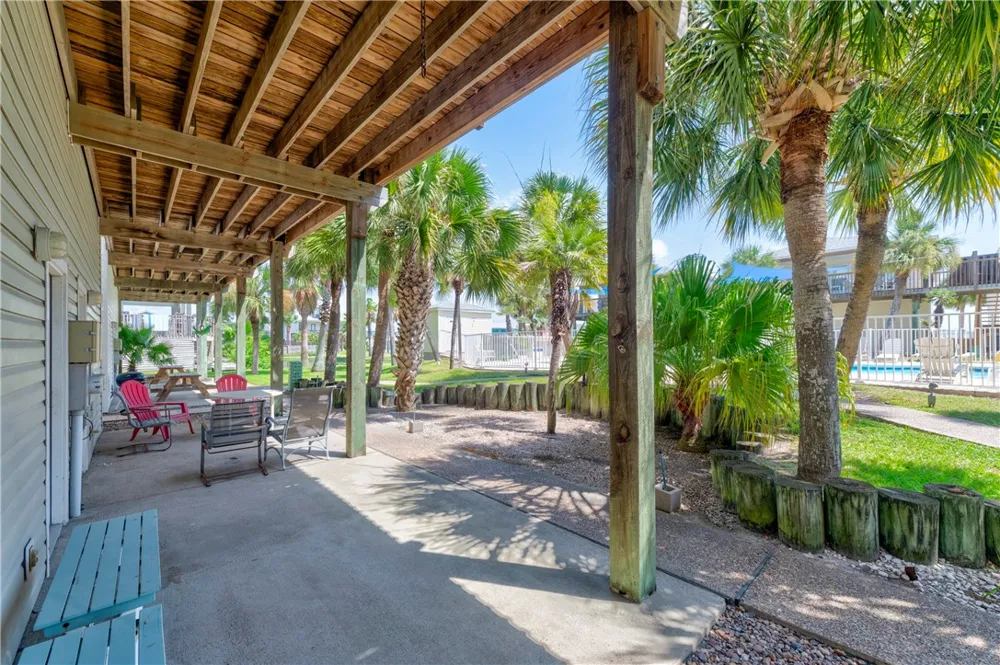 220 W Avenue F #2B Port Aransas, TX 78373