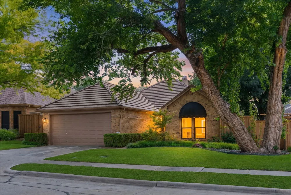 2739 Sedgeway Lane Carrollton, TX 75006