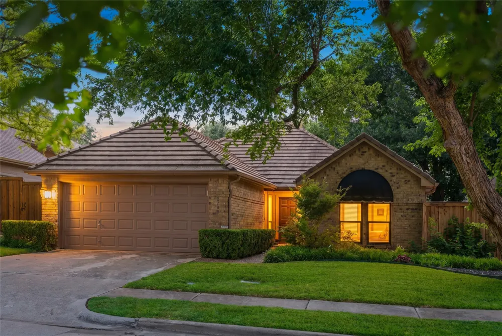2739 Sedgeway Lane Carrollton, TX 75006