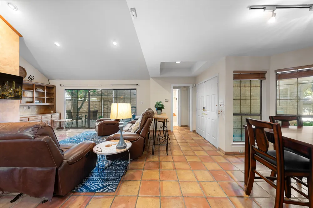 2739 Sedgeway Lane Carrollton, TX 75006