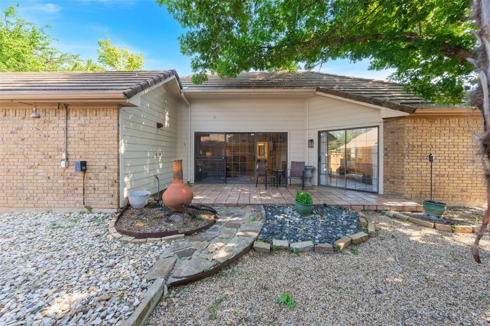 2739 Sedgeway Lane Carrollton, TX 75006