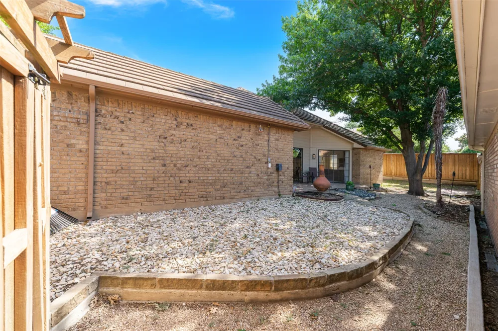 2739 Sedgeway Lane Carrollton, TX 75006