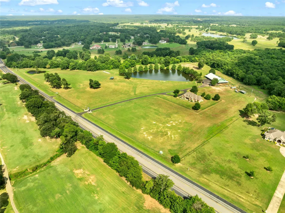 5500 Farm to Market 195 Paris, TX 75462