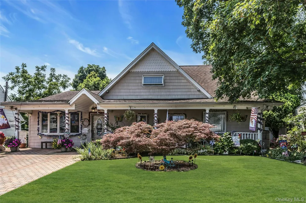 18 Hedge Lane Westbury, NY 11590