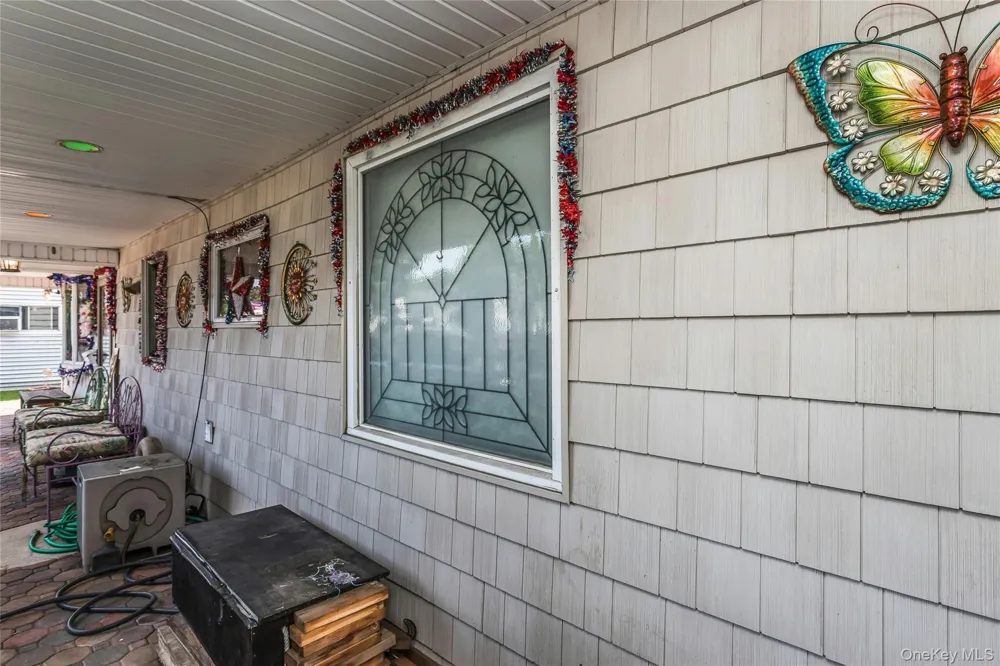 18 Hedge Lane Westbury, NY 11590