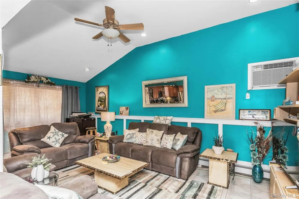 18 Hedge Lane Westbury, NY 11590