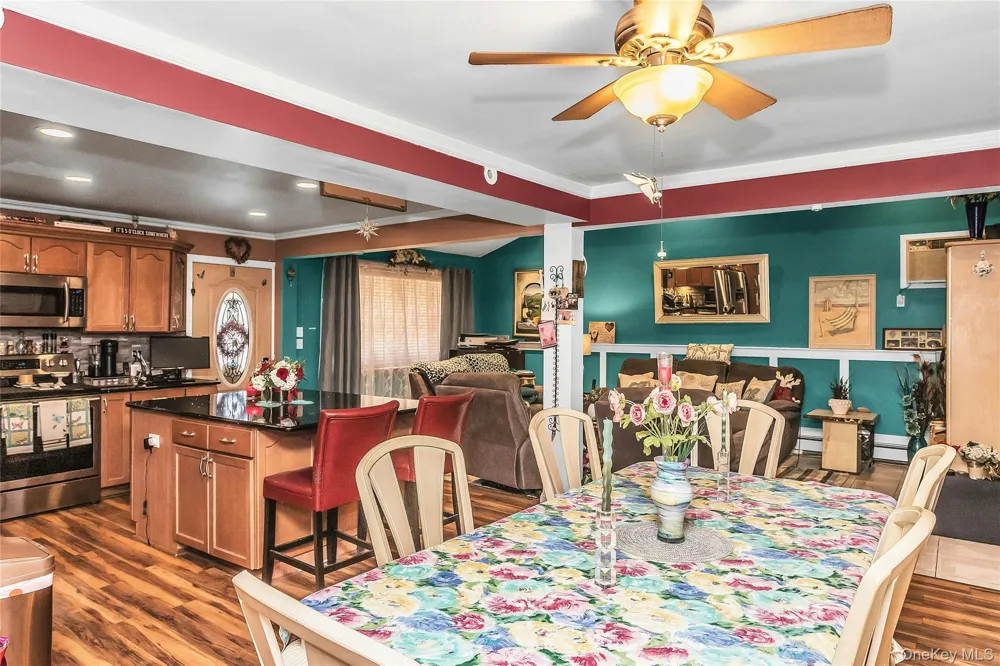 18 Hedge Lane Westbury, NY 11590