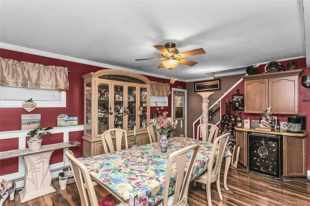 18 Hedge Lane Westbury, NY 11590