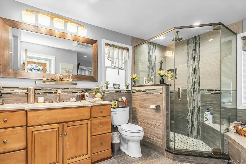 18 Hedge Lane Westbury, NY 11590