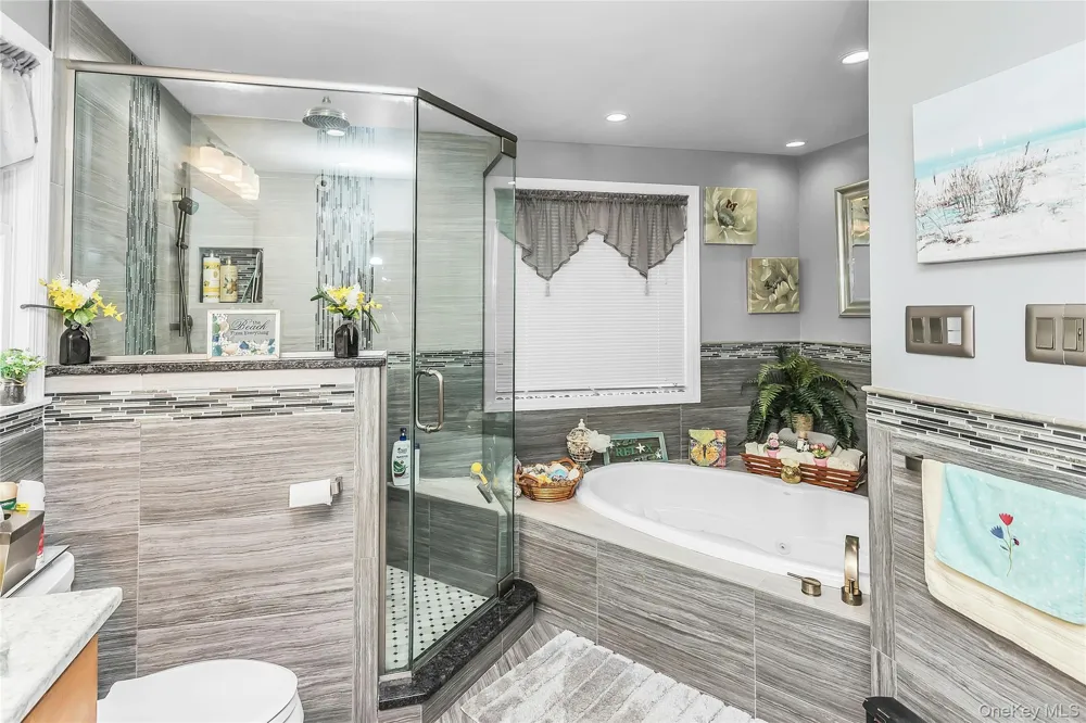 18 Hedge Lane Westbury, NY 11590