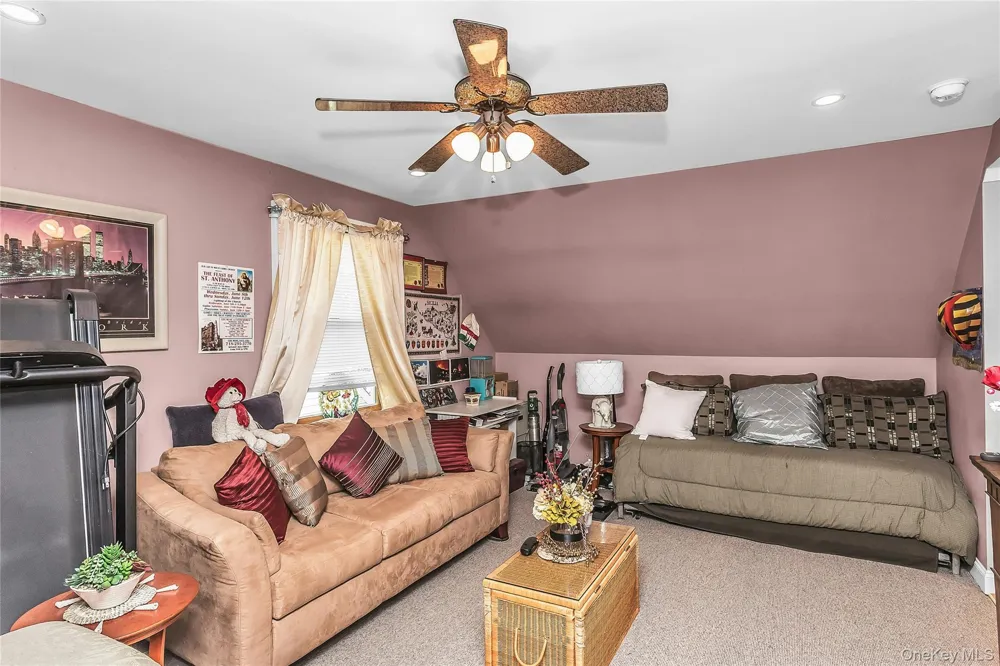 18 Hedge Lane Westbury, NY 11590