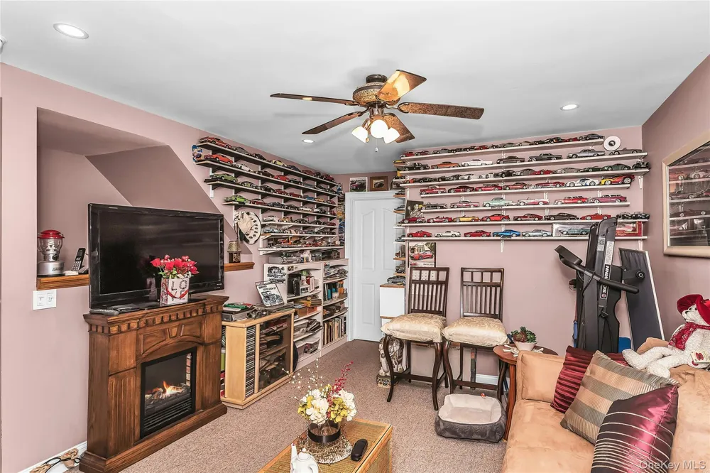 18 Hedge Lane Westbury, NY 11590