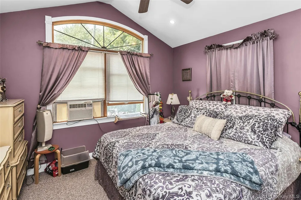 18 Hedge Lane Westbury, NY 11590