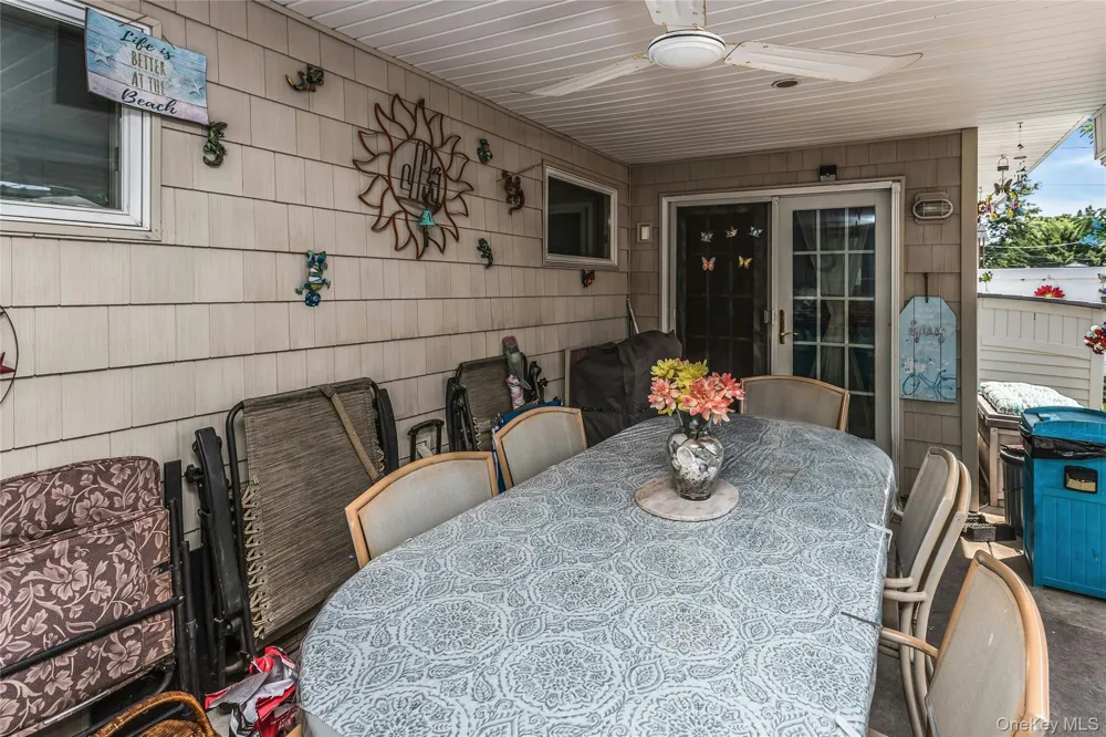 18 Hedge Lane Westbury, NY 11590