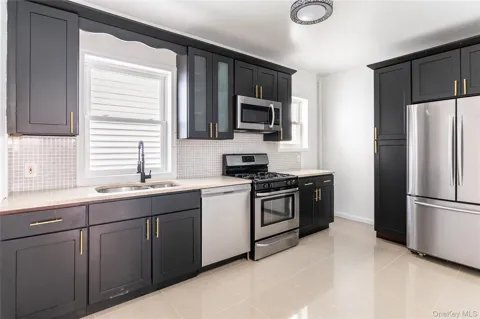 52 Adrian Avenue #2