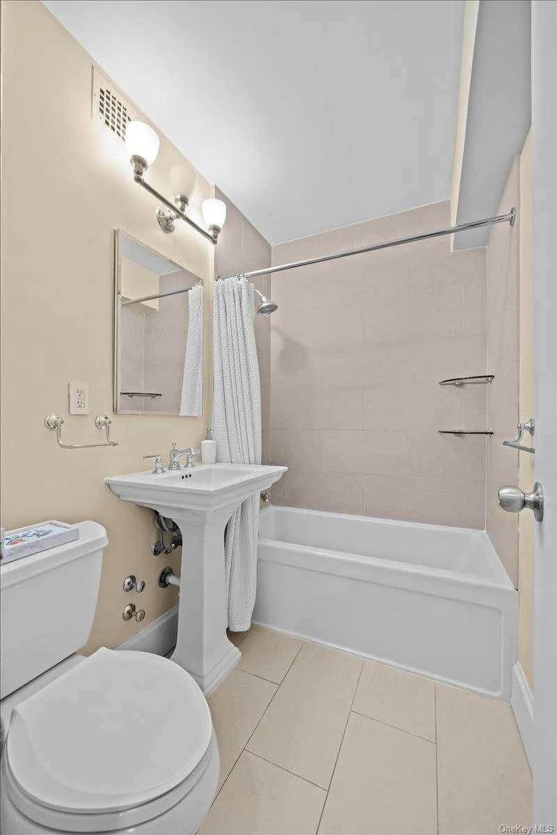 629 Kappock Street #4G Bronx, NY 10463