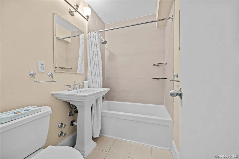 629 Kappock Street #4G Bronx, NY 10463